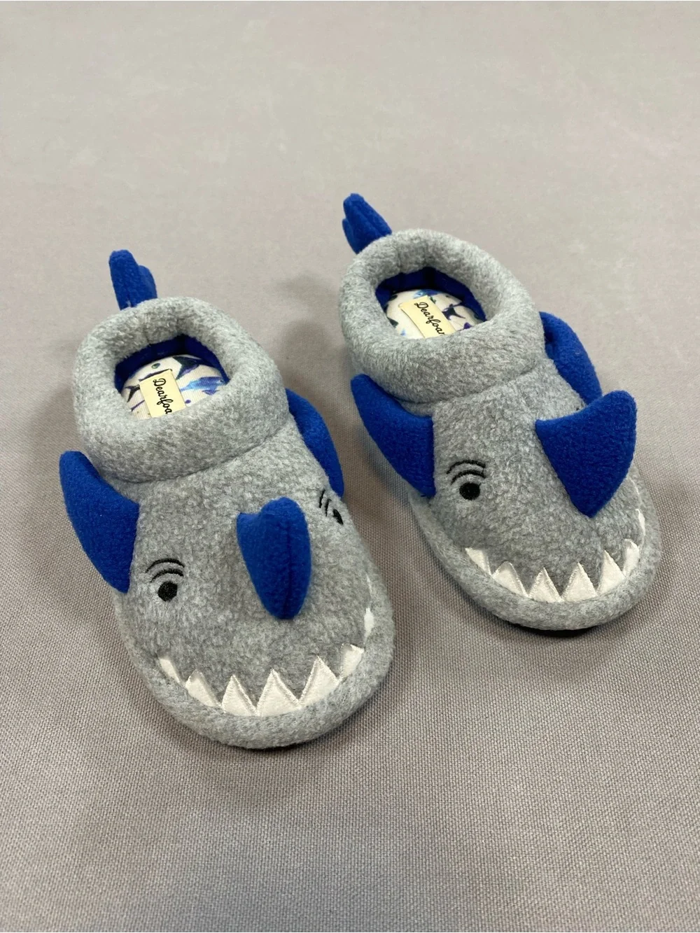 Dearfoams Kids Gray & Blue Shark Slippers Size 7-8